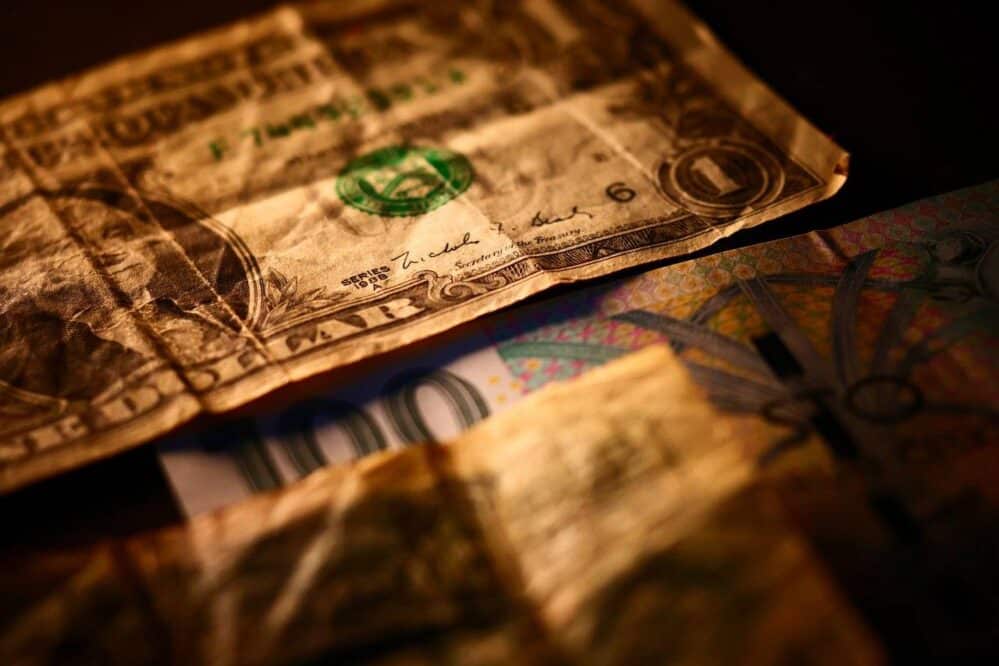 Banknoty kolekcjonerskie – jak ocenić ich stan i wartość przed sprzedażą?