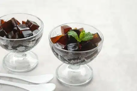 Galaretka z herbaty Earl Grey: deser w pucharkach i sposób na wyrazisty aromat