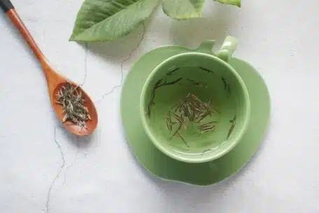 Longjing, czyli Smocza Studnia: jak wybrać i zaparzyć chińską zieloną herbatę
